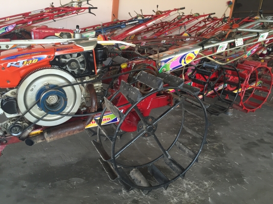 ขายรถไถนาเดินตาม เครื่องคูโบต้าRT140di ติดไดสตาร์ พร้อมโครงรถกระทิงแดงรุ่น ซุปเปอร์Ks72 3เกียร์. ขายราคา 52000บาท สนใจโทร0875266011