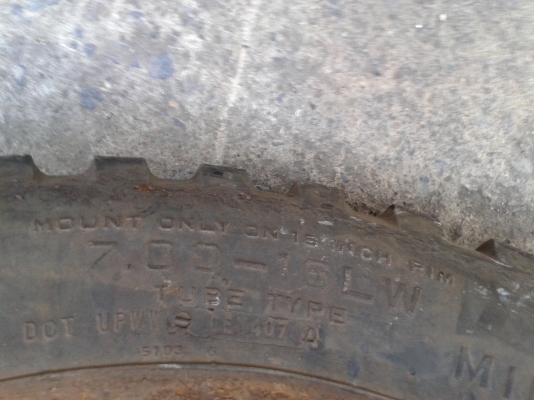 ยางทหาร 700ขอบ16 สวยๆ 4 เส้น ราคา 3900 บาท