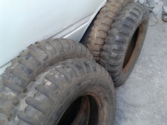 ยางทหาร 700ขอบ16 สวยๆ 4 เส้น ราคา 3900 บาท