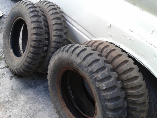 ยางทหาร 700ขอบ16 สวยๆ 4 เส้น ราคา 3900 บาท