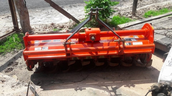 ขายรถไถ KUBOTA L3408 อุปกรณ์ครบ ดันหน้า ผานหลัง โรตารี่ ใช้งาน2พันชั่วโมง เอกสารพร้อมโอน สนใจโทร 090-8588220คุณนะ 093-3258446คุณบิว หรือเข้าดูสินค้าอื่นๆได้ที่ www.narong2truck.com หรือ www.truck.in.th/498 หรือเพจFacebook ณรงค์ ซื้อขายรถมือสอง (เว็บไซต์ส่