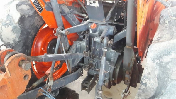 ขายรถไถ KUBOTA L3408 อุปกรณ์ครบ ดันหน้า ผานหลัง โรตารี่ ใช้งาน2พันชั่วโมง เอกสารพร้อมโอน สนใจโทร 090-8588220คุณนะ 093-3258446คุณบิว หรือเข้าดูสินค้าอื่นๆได้ที่ www.narong2truck.com หรือ www.truck.in.th/498 หรือเพจFacebook ณรงค์ ซื้อขายรถมือสอง (เว็บไซต์ส่