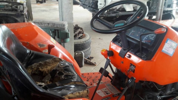 ขายรถไถ KUBOTA L3408 อุปกรณ์ครบ ดันหน้า ผานหลัง โรตารี่ ใช้งาน2พันชั่วโมง เอกสารพร้อมโอน สนใจโทร 090-8588220คุณนะ 093-3258446คุณบิว หรือเข้าดูสินค้าอื่นๆได้ที่ www.narong2truck.com หรือ www.truck.in.th/498 หรือเพจFacebook ณรงค์ ซื้อขายรถมือสอง (เว็บไซต์ส่
