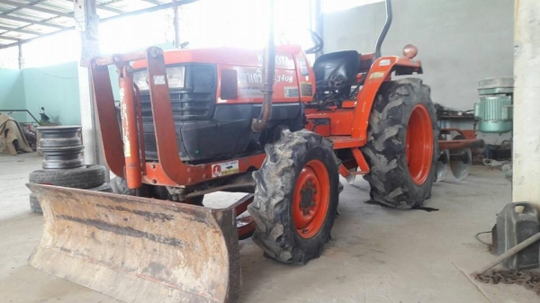 ขายรถไถ KUBOTA L3408 อุปกรณ์ครบ ดันหน้า ผานหลัง โรตารี่ ใช้งาน2พันชั่วโมง เอกสารพร้อมโอน สนใจโทร 090-8588220คุณนะ 093-3258446คุณบิว หรือเข้าดูสินค้าอื่นๆได้ที่ www.narong2truck.com หรือ www.truck.in.th/498 หรือเพจFacebook ณรงค์ ซื้อขายรถมือสอง (เว็บไซต์ส่