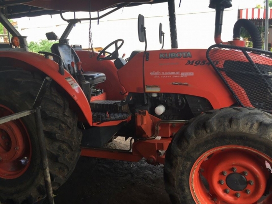 ขายรถไถ KUBOTA M9540 อุปกรณ์ ดันหน้า ผาน7 ผาน5 ตัวชักล่อง สภาพพร้อมใช้งาน เอกสารพร้อมโอน สนใจโทร 090-8588220คุณนะ 093-3258446คุณบิว หรือเข้าดูสินค้าอื่นๆได้ที่ www.narong2truck.com หรือ www.truck.in.th/498 หรือเพจFacebook ณรงค์ ซื้อขายรถมือสอง (เว็บไซต์ส่