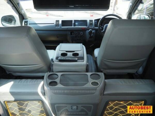 มองหารถตู้ดีเซล 2.5ปี 08เกียMT สีเทา แต่งวีเบาะสามแถว แอรบัสท์ มองหารถตู้ดีเซล 2.5ปี 08เกียMT สีเทา แต่งวีเบาะสามแถว แอรบัสท์