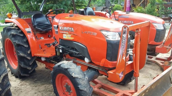 ขายรถไถ KUBOTA L4708 อุปกรณ์ครบ ดันหน้า ผานหลัง โรตารี่ รถสวยใช้งานน้อย เอกสารพร้อมโอน สนใจโทร 090-8588220คุณนะ 093-3258446คุณบิว หรือเข้าดูสินค้าอื่นๆได้ที่ www.narong2truck.com หรือ www.truck.in.th/498 หรือเพจFacebook ณรงค์ ซื้อขายรถมือสอง (เว็บไซต์ส่วน