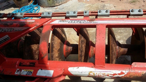 ขายรถไถ KUBOTA L4708 อุปกรณ์ครบ ดันหน้า ผานหลัง โรตารี่ รถสวยใช้งานน้อย เอกสารพร้อมโอน สนใจโทร 090-8588220คุณนะ 093-3258446คุณบิว หรือเข้าดูสินค้าอื่นๆได้ที่ www.narong2truck.com หรือ www.truck.in.th/498 หรือเพจFacebook ณรงค์ ซื้อขายรถมือสอง (เว็บไซต์ส่วน