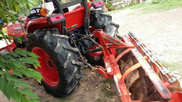 ขายรถไถ KUBOTA L4708 อุปกรณ์ครบ ดันหน้า ผานหลัง โรตารี่ รถสวยใช้งานน้อย เอกสารพร้อมโอน สนใจโทร 090-8588220คุณนะ 093-3258446คุณบิว หรือเข้าดูสินค้าอื่นๆได้ที่ www.narong2truck.com หรือ www.truck.in.th/498 หรือเพจFacebook ณรงค์ ซื้อขายรถมือสอง (เว็บไซต์ส่วน