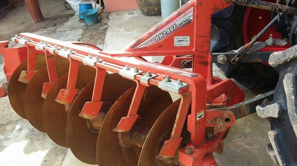 ขายรถไถ KUBOTA L4708 อุปกรณ์ครบ ดันหน้า ผานหลัง โรตารี่ รถสวยใช้งานน้อย เอกสารพร้อมโอน สนใจโทร 090-8588220คุณนะ 093-3258446คุณบิว หรือเข้าดูสินค้าอื่นๆได้ที่ www.narong2truck.com หรือ www.truck.in.th/498 หรือเพจFacebook ณรงค์ ซื้อขายรถมือสอง (เว็บไซต์ส่วน