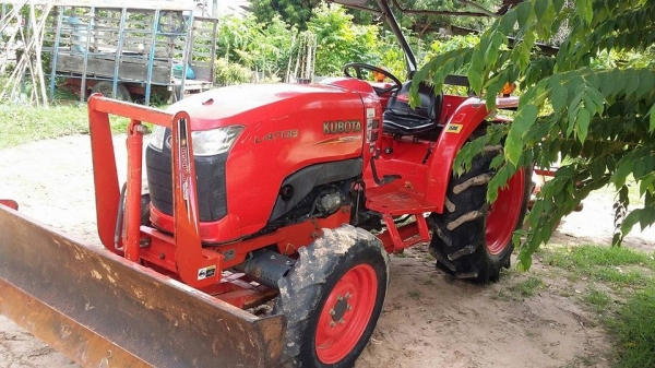 ขายรถไถ KUBOTA L4708 อุปกรณ์ครบ ดันหน้า ผานหลัง โรตารี่ รถสวยใช้งานน้อย เอกสารพร้อมโอน สนใจโทร 090-8588220คุณนะ 093-3258446คุณบิว หรือเข้าดูสินค้าอื่นๆได้ที่ www.narong2truck.com หรือ www.truck.in.th/498 หรือเพจFacebook ณรงค์ ซื้อขายรถมือสอง (เว็บไซต์ส่วน