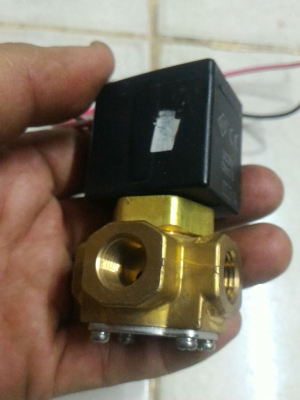 โซลินอยด์วาล์วใช้ได้กับ น้ำ , น้ำมัน , และแก็สหรือลม ยี่ห้อ SMC เอนกประสงค์ใช้ได้กับงานทุกประเภทขนาด 4 หุน 3 ทาง ใช้ไฟ 24 V. ฟรีค่าจัดส่ง