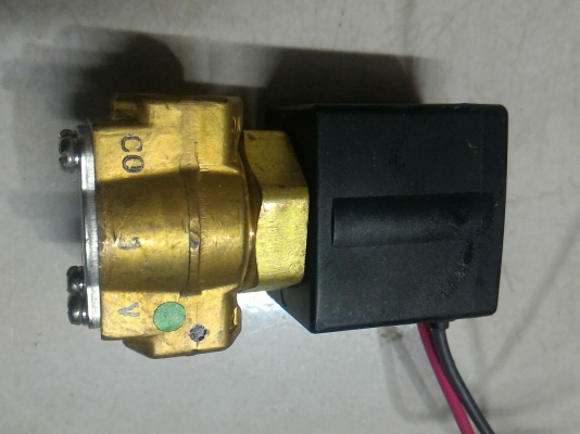 โซลินอยด์วาล์วใช้ได้กับ น้ำ , น้ำมัน , และแก็สหรือลม ยี่ห้อ SMC เอนกประสงค์ใช้ได้กับงานทุกประเภทขนาด 4 หุน 3 ทาง ใช้ไฟ 24 V. ฟรีค่าจัดส่ง