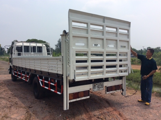 HINO F18 เครื่อง 185 แรง ยาว  6 ม.  พวงมาลัยพาว์เวอร์ เบรคจิ๊ฟฟี่ (มีลิฟต์ท้าย) เครื่องดี ยางดี ขับดี ครัทซีสวย ขาย 490,000 บาท ศุภากร 081-1903107, 081-4252943