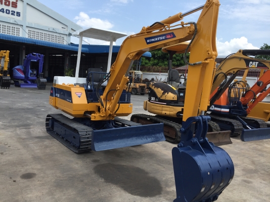 รถขุด Komatsu PC30-6 มือสองนำเข้าจากญี่ปุ่น ทำสีใหม่ พร้อมใช้งาน