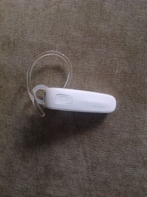 หูฟัง ยี่ห้อGENAI เชื่อมต่อโทรศัพท์ระบบบลูทูธ เชื่อมต่อโทรสัพท์ได้สองเครื่องในเวลาเดียวกัน