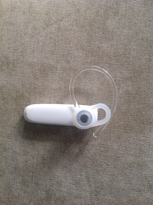 หูฟัง ยี่ห้อGENAI เชื่อมต่อโทรศัพท์ระบบบลูทูธ เชื่อมต่อโทรสัพท์ได้สองเครื่องในเวลาเดียวกัน