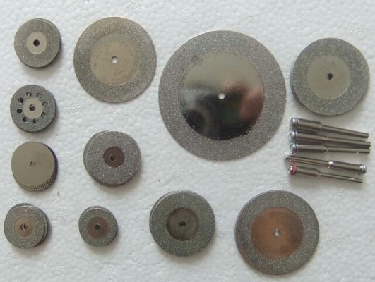 ชุดใบตัดและใบเจียร์เพชรเอนกประสงค์ เปลี่ยนใบได้โดยยึดกับแกนที่ให้มา ทั้งชุด จำนวน 38ชิ้น