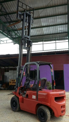 โฟคลิฟท์  NISSAN 25 เครื่องเบนซิน เก่านอกใช้งานแค่สองเดือน