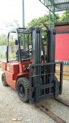โฟคลิฟท์  NISSAN 25 เครื่องเบนซิน เก่านอกใช้งานแค่สองเดือน