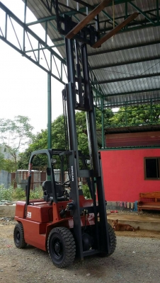 โฟคลิฟท์  NISSAN 25 เครื่องเบนซิน เก่านอกใช้งานแค่สองเดือน