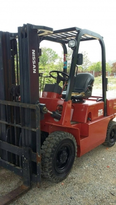 โฟคลิฟท์  NISSAN 25 เครื่องเบนซิน เก่านอกใช้งานแค่สองเดือน