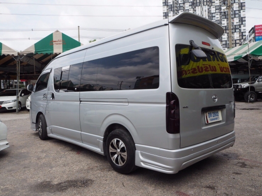 ขายรถตู้ดีเซล2.5 ปี 09 เกียMTสี เทา เบาะสี่แถว โทร0917752577