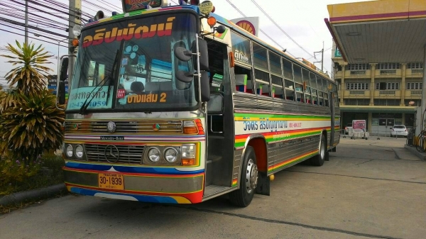 รถบัส ยี่ห้อเบนซ์ คัซซีเบนซ์เครื่องเบนซ์210เบรคแห้งดุมแปะ