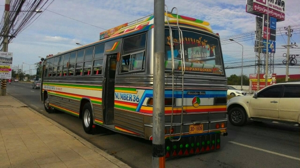 รถบัส ยี่ห้อเบนซ์ คัซซีเบนซ์เครื่องเบนซ์210เบรคแห้งดุมแปะ