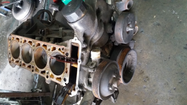 ครึ่งท่อนล่าง benz 111 e200 c180 c200 w124 w202