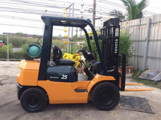 ขายถูก!!! TOYOTA 7FG20 ยก 2 ตัน สูง 3 เมตรพร้อมใช้เครื่องเกียร์ดี เกียร์ธรรมดา ขาย 230,000 บาท 094-4267888 จะเด็ด