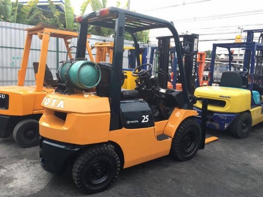 ขายถูก!!! TOYOTA 7FG20 ยก 2 ตัน สูง 3 เมตรพร้อมใช้เครื่องเกียร์ดี เกียร์ธรรมดา ขาย 230,000 บาท 094-4267888 จะเด็ด