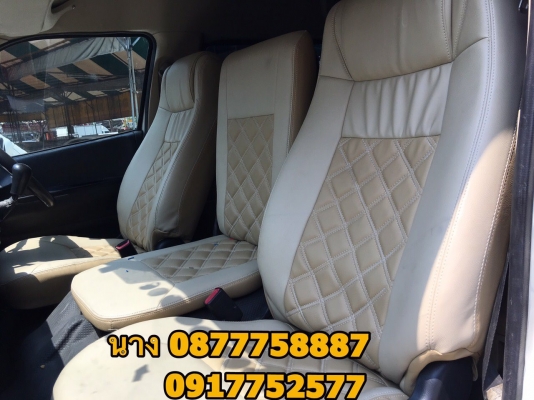 ขายรถตูดีเซล 2.5 ปี 11 เกียMTสีขาว แต่งวีไอพีเบาะสี่แถว