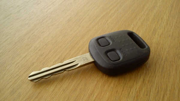 ดอกกุญแจรีโมท ของรถ ซูบารุ ไว้ถอดแยกเป็นอะไหล่ครับ