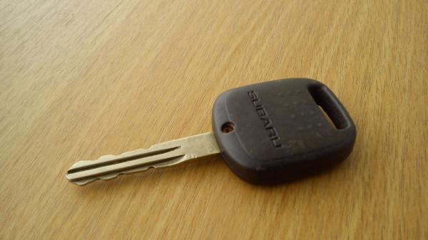 ดอกกุญแจรีโมท ของรถ ซูบารุ ไว้ถอดแยกเป็นอะไหล่ครับ