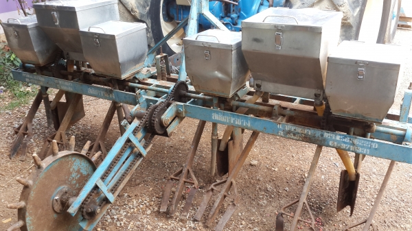 หยอดข้าวโพด 4 แถว