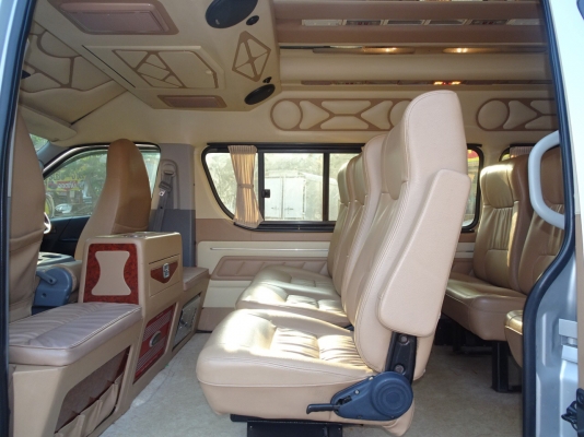 ขายรถตู้ ดีเซล2.5 ปี08 เกียMT สีเทา แต่งวีไอพี สี่แถว จัดเต็ม