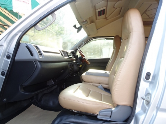 ขายรถตู้ ดีเซล2.5 ปี08 เกียMT สีเทา แต่งวีไอพี สี่แถว จัดเต็ม