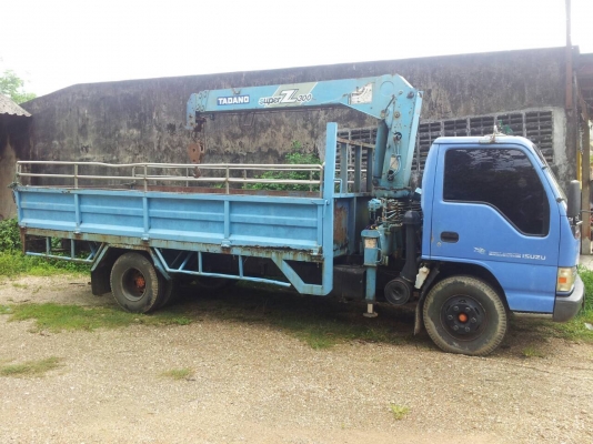 รถอีซูซุ 6 ล้อ NPR ติดเครน 3 ตัน. 150 แรงม้า. ปี 47.     สนใจติดต่อ  081 - 6079515