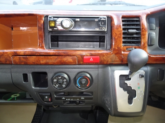 ขายรถตู้CNG 2.7ปี 12เกียAT สีขาว แต่งวีไอพีเบาะสามแอร์บัสท์