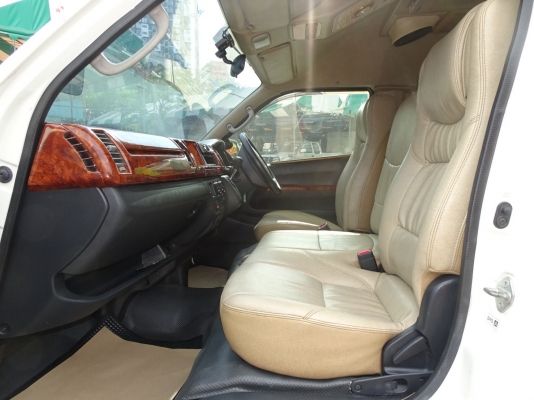 ขายรถตู้CNG 2.7ปี 12เกียAT สีขาว แต่งวีไอพีเบาะสามแอร์บัสท์