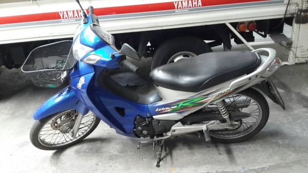 ขาย Honda Wave 125 R ปี 49 กุญแจใหญ่ สตาร์ทเท้า ภาษีขาด 1 ปี (ราคานี้ทำ พรบ.ต่อภาษีให้ด้วย) เครื่องดีเดิมๆ ไม่หลวม ชุดสีใช้ได้ เล่มพร้อมชุดโอน