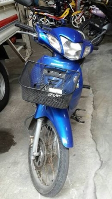 ขาย Honda Wave 125 R ปี 49 กุญแจใหญ่ สตาร์ทเท้า ภาษีขาด 1 ปี (ราคานี้ทำ พรบ.ต่อภาษีให้ด้วย) เครื่องดีเดิมๆ ไม่หลวม ชุดสีใช้ได้ เล่มพร้อมชุดโอน