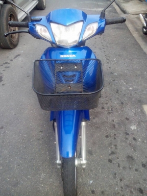 ขาย Honda Wave 125 R ปี 49 กุญแจใหญ่ สตาร์ทเท้า ภาษีขาด 1 ปี (ราคานี้ทำ พรบ.ต่อภาษีให้ด้วย) เครื่องดีเดิมๆ ไม่หลวม ชุดสีใช้ได้ เล่มพร้อมชุดโอน