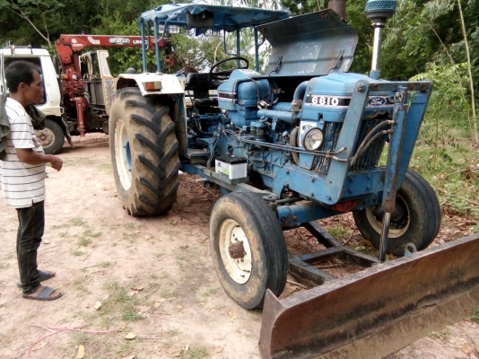 ขายรถไถฟอร์ด 6610 เพลาเดียว เสื้อลาย ไอดีโต เล่มทะเบียน