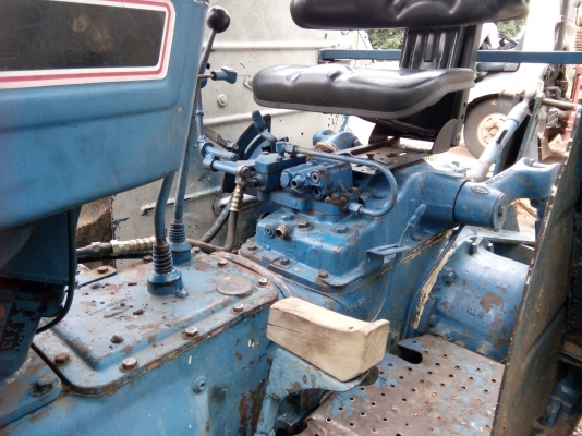 ขายรถไถฟอร์ด 6610 เพลาเดียว เสื้อลาย ไอดีโต เล่มทะเบียน