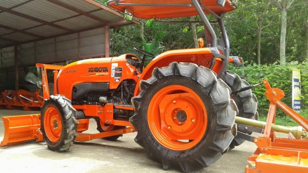 ขายรถไถ Kubota L4708(4WD) พร้อมใบมีดและเครื่องตัดหญ้าLCSใหม่ 1.4ม. รถไร่ สวยๆ พร้อมใช้งาน