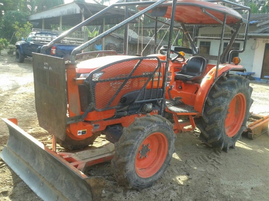 รถไถ KUBOTA 4705  ,  2 เพลา    ( รถทำงาน 2,xxx ชม. )     สนใจติดต่อ  081 - 6079515