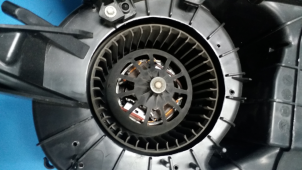 ชุดโบโว่แอร์ volk caravelle 2.5 tdi TDI เป่าตู้หลัง