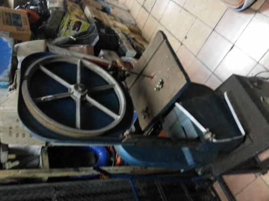 เครื่องเลื่อยสายพาน WoodMac พร้อมใช้งาน ปรับองศาการเอียงของแท่นโต็ะตัดได้